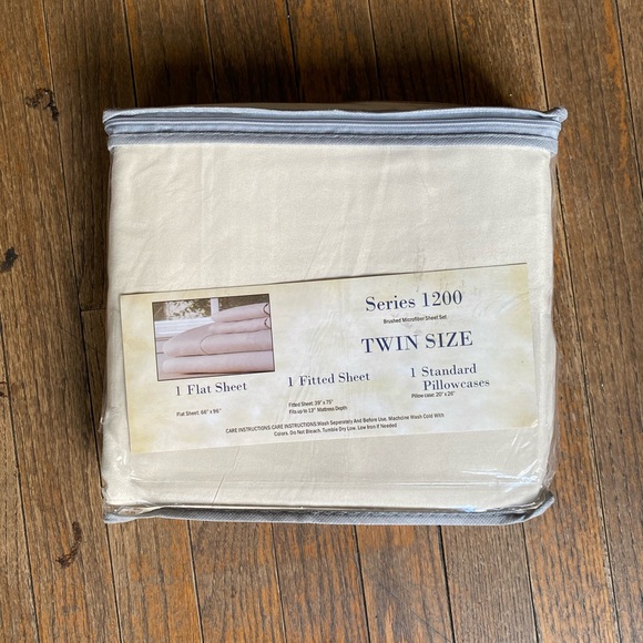 Bedsheets for twin size bed - Picture 1 of 2